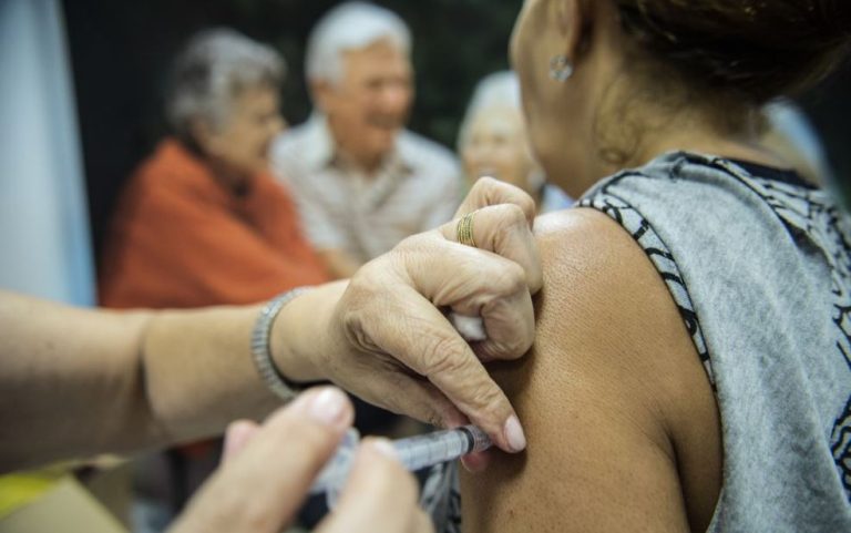 Mais de 43 milhões de pessoas se vacinaram contra gripe no Brasil