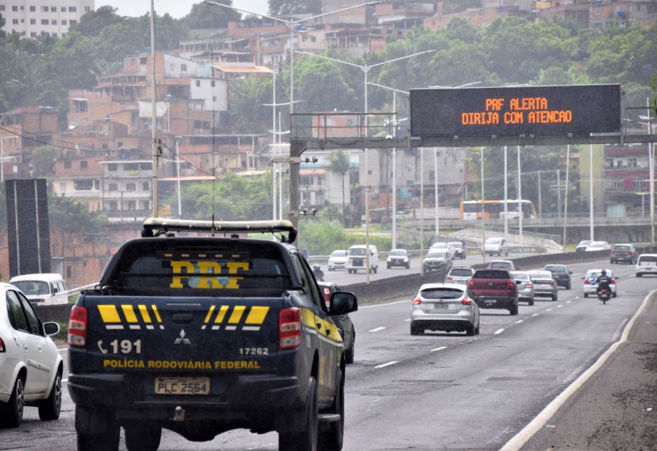 Operação São João flagrou quase 2 mil veículos em alta velocidade nas rodovias federais da Bahia