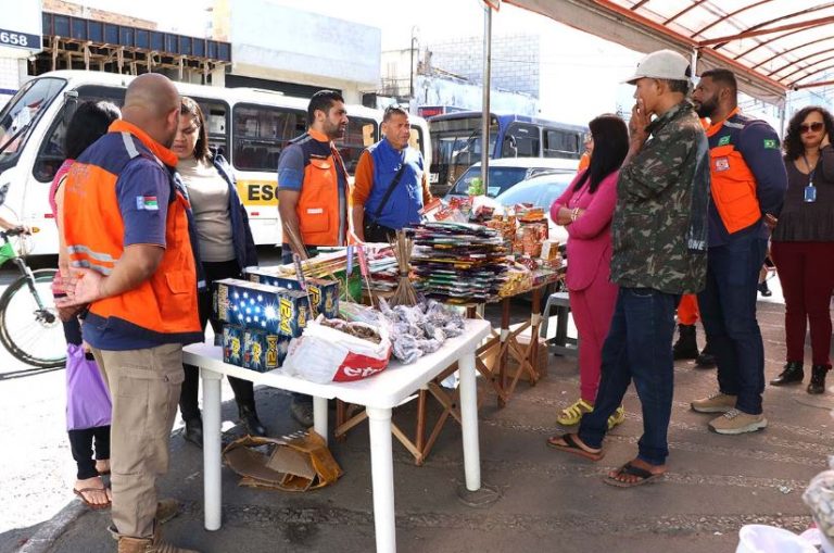 Prefeitura realiza ação educativa com vendedores de fogos de artifício em Vitória da Conquista