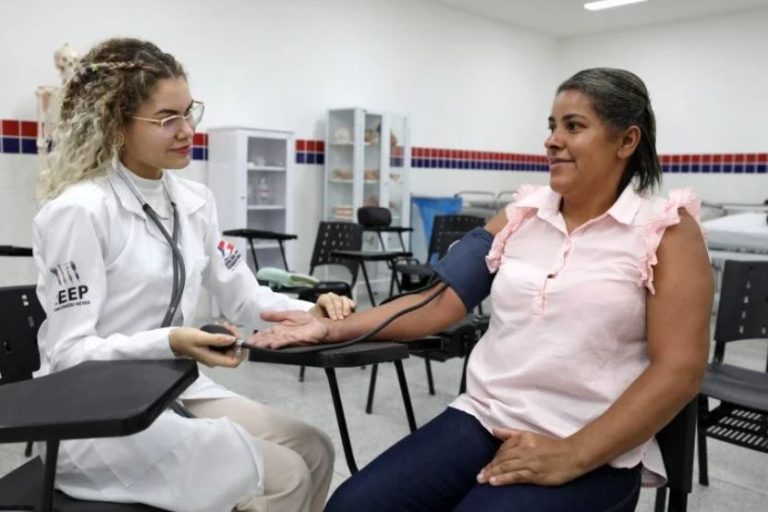 Contemplados no sorteio para cursos dos Ceeps e Ceteps fazem matrícula nesta terça e quarta