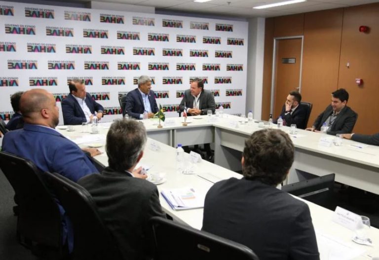Governo e empresa aérea estudam ampliação de oferta de voos na Bahia