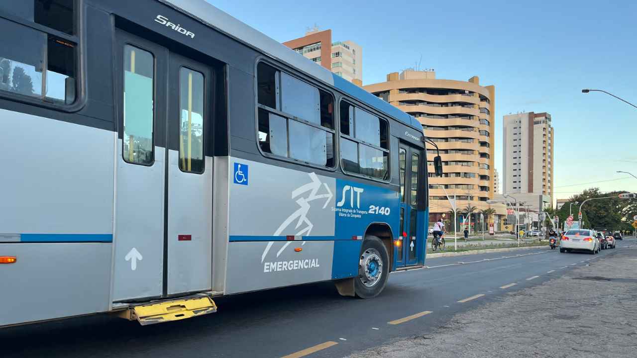 Durante período de férias escolares, quatro linhas de ônibus de Vitória da  Conquista (BA) têm mudança na grade horária