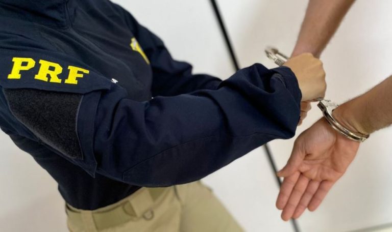 PRF prendeu foragido da justiça de Minas Gerais e motorista embriagado em Barreiras