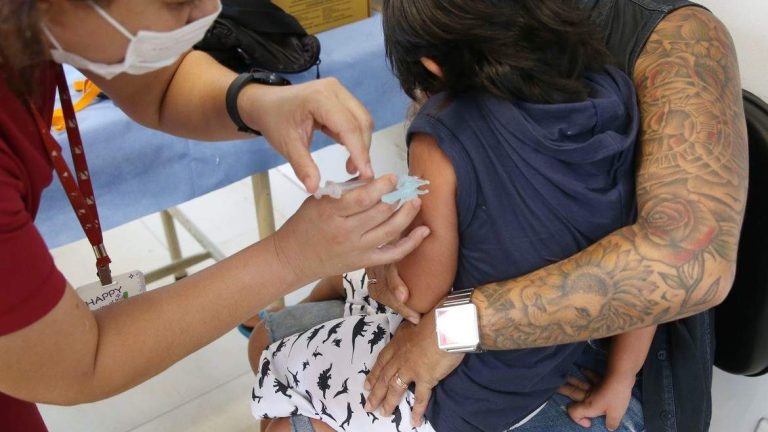 Anvisa dá registro definitivo para vacina bivalente contra covid-19