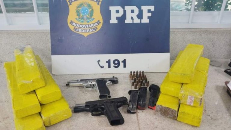 Passageiro de ônibus foi preso com duas pistolas e dez quilos de maconha em Vitória da Conquista