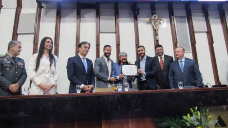 Bell Marques foi agraciado com Comenda Dois de Julho