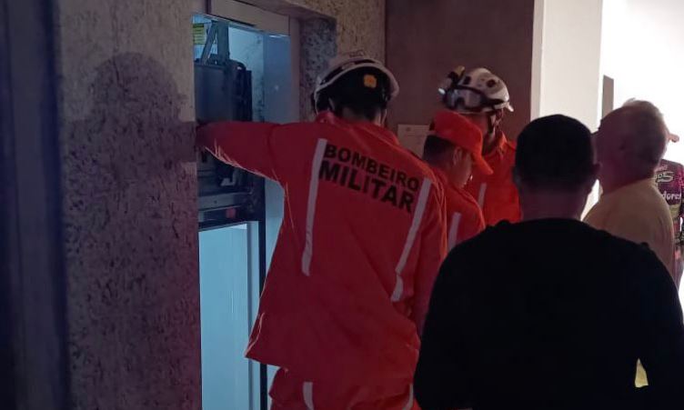 Bombeiros resgataram vítimas presas em elevador após apagão em Bom Jesus do Lapa