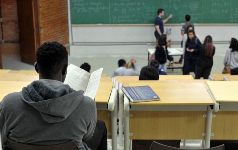 Câmara aprova reformulação da Lei de Cotas; texto segue para o Senado