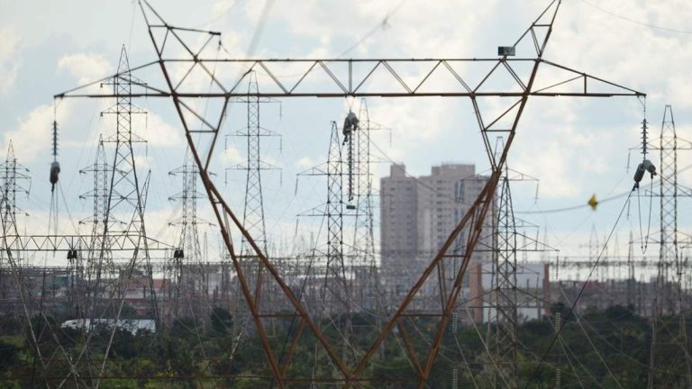 ONS reduziu carga de linhas e adiou manutenção em sistema elétrico