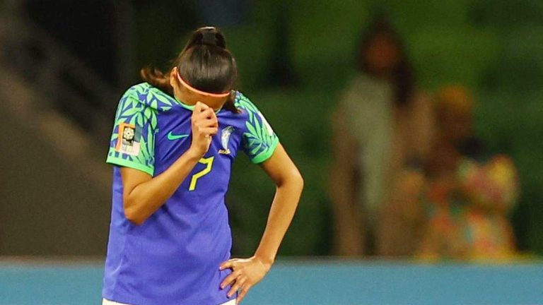 Brasil empata e deixa Copa do Mundo na primeira fase