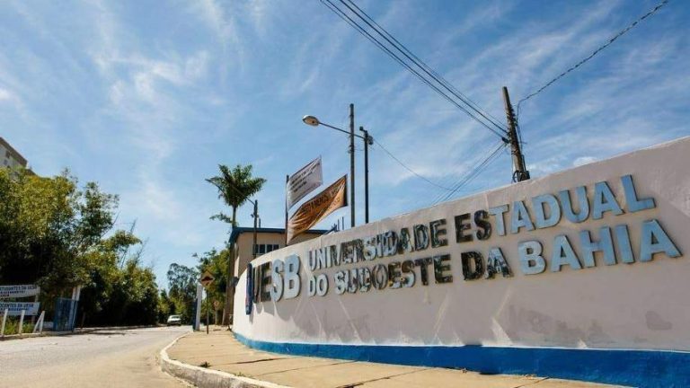 Prazo para pedido de isenção no Vestibular Uesb 2024 termina nesta terça-feira