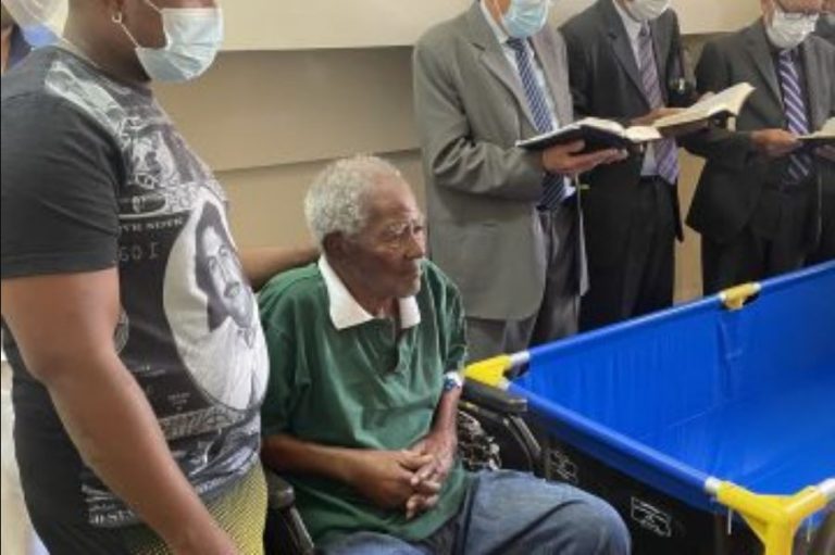 agencia-sertao-paciente-internado-no-hospital-geral-de-guanambi-foi-batizado-na-unidade