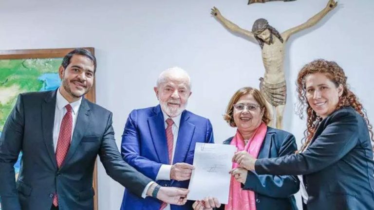 Presidente assina parecer que prevê demissão para casos de assédio sexual no serviço público federal