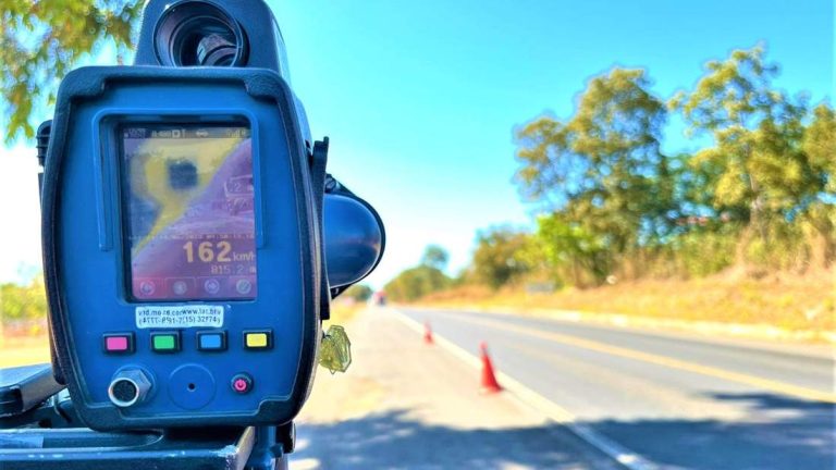 Excesso de velocidade e ultrapassagens proibidas somam quase metade das infrações nas rodovias federais da Bahia