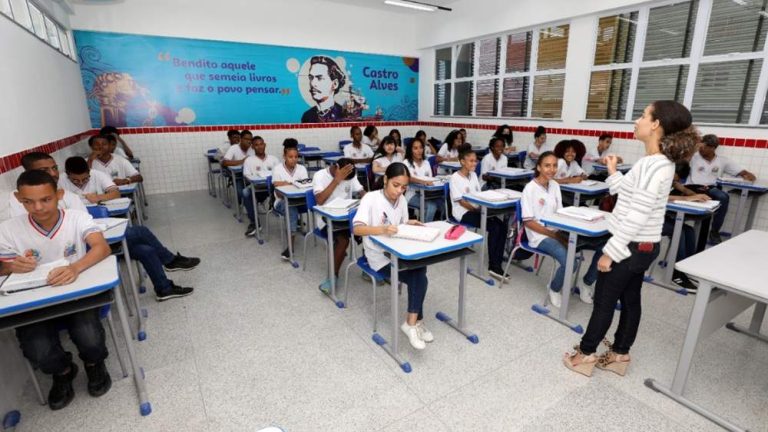 Governo da Bahia nomeou mais de 1.300 professores e coordenadores aprovados em concurso do magistério