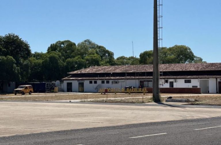 Seinfra entrega projeto de readequação do Aeroporto de Barreiras