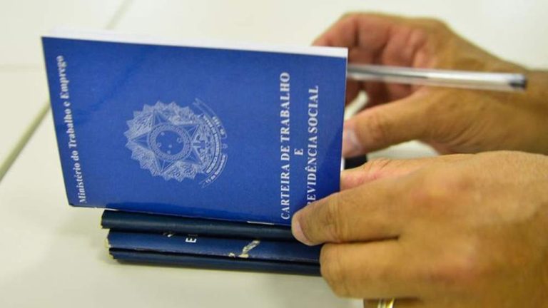 Desemprego caiu a 7,8% no trimestre terminado em agosto