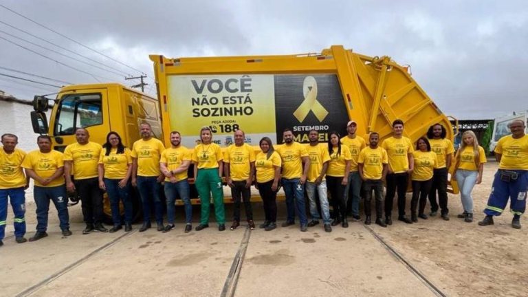 Empresa contratou primeira mulher para dirigir caminhão compactador em Vitória da Conquista