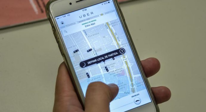 Uber deverá registrar motoristas, decide Justiça do Trabalho