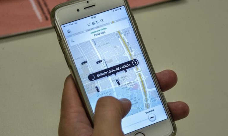 Uber deverá registrar motoristas, decide Justiça do Trabalho