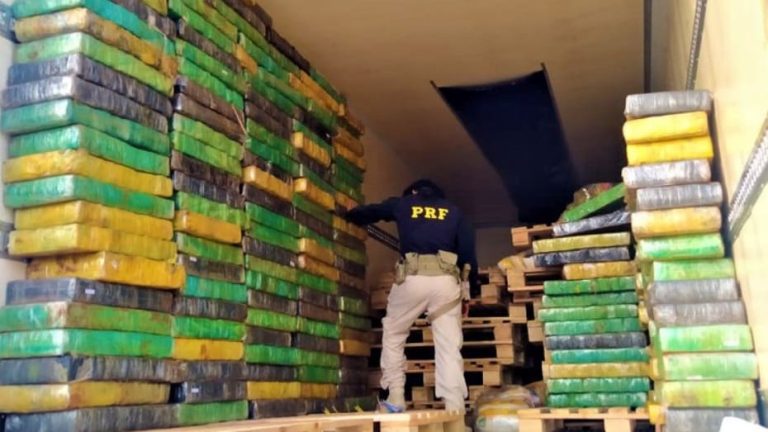 PRF apreendeu duas toneladas de maconha dentro de caminhão frigorífico em Vitória da Conquista