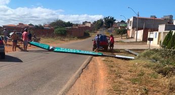 Ventania derrubou portal de entrada do distrito de Morrinhos, em Guanambi