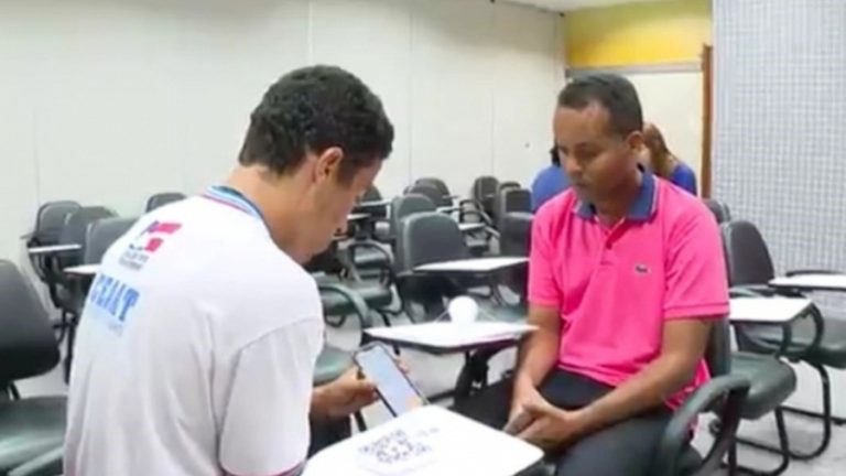 Estudantes baianos criaram aplicativo para elaborar currículos