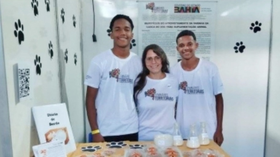 Estudantes da Bahia desenvolveram petisco para cachorros à base de farinha de casca do ovo