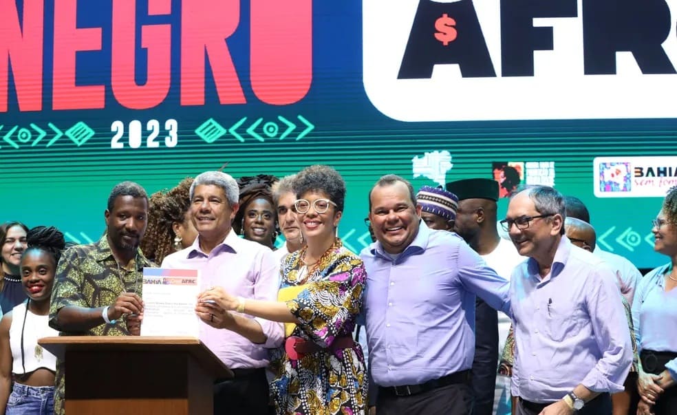 Governador sancionou Lei que veda contratação de condenados por racismo na Bahia