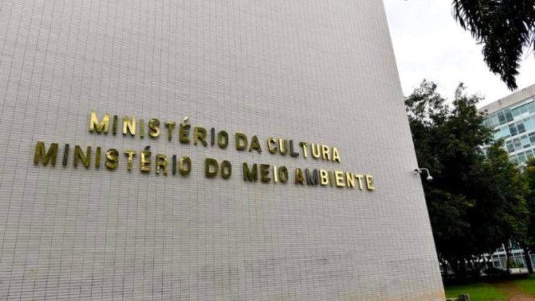Regulamentação de editais culturais é uma conquista dos trabalhadores da cultura pelo Brasil, como resultado de uma luta de décadas
