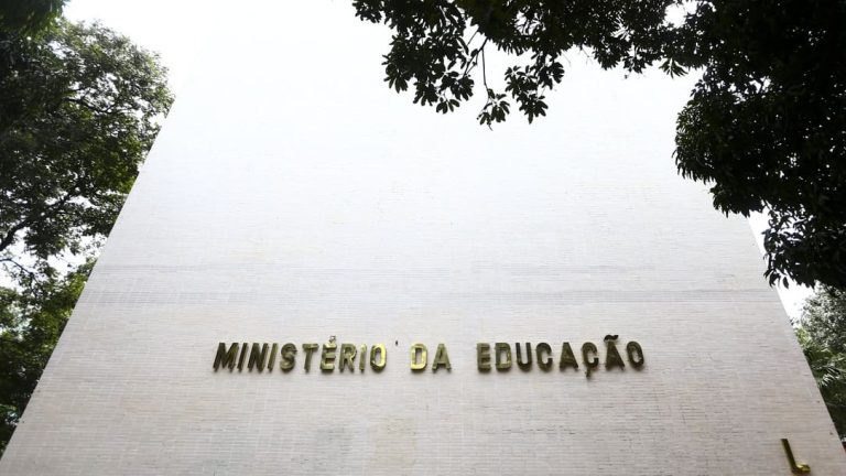 MEC abre seleção para 1.500 bolsas de doutorado-sanduíche no exterior