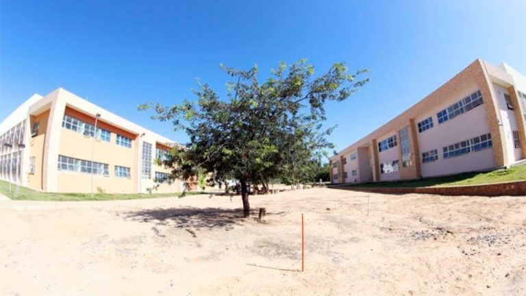 Processo seletivo da Ufob oferta nove vagas para professor