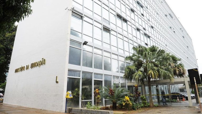 Governo destinará R$ 6,8 bilhões para incentivo a estudantes do ensino médio