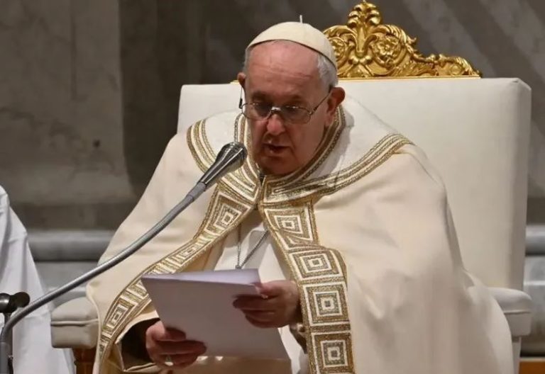 Vaticano autoriza benção para casais do mesmo sexo