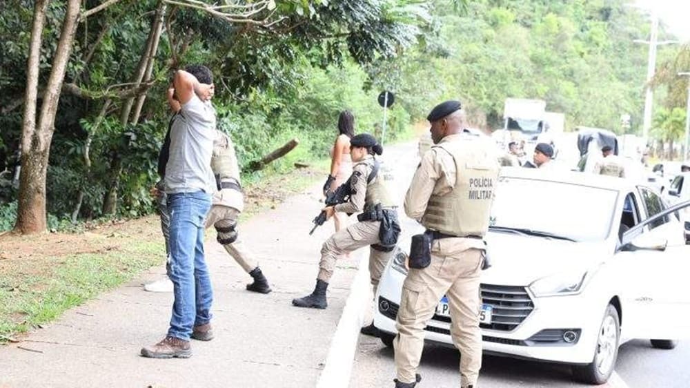 Dez pessoas foram presas e nove armas apreendidas em ação contra grupo criminoso em Brumado