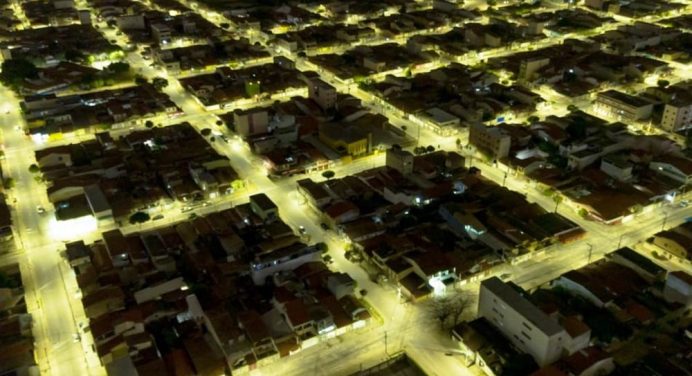 Vitória da Conquista chega a 100% de iluminação em led na cidade e 50% na zona rural