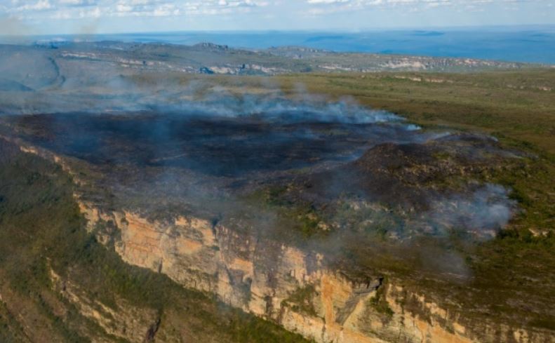 Incêndio atingiu área de vegetação no Vale do Capão, na Chapada Diamantina