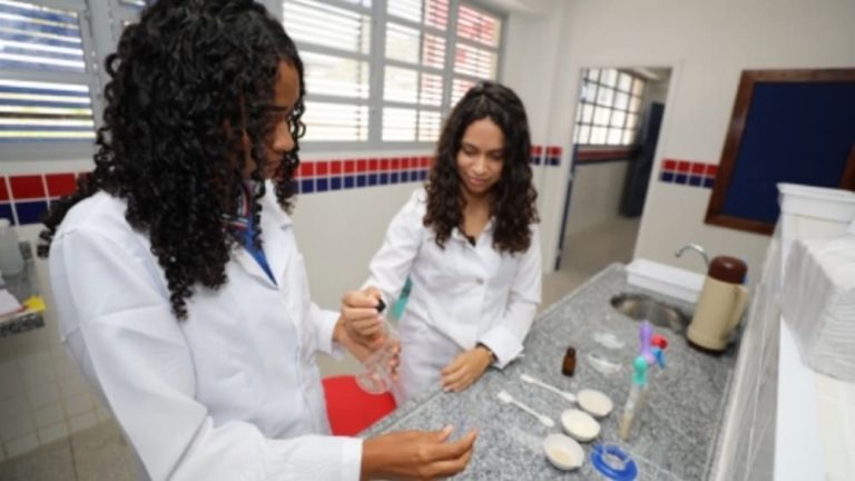 Vagas nos cursos técnicos gratuitos dos Ceeps e Ceteps encerram terça-feira