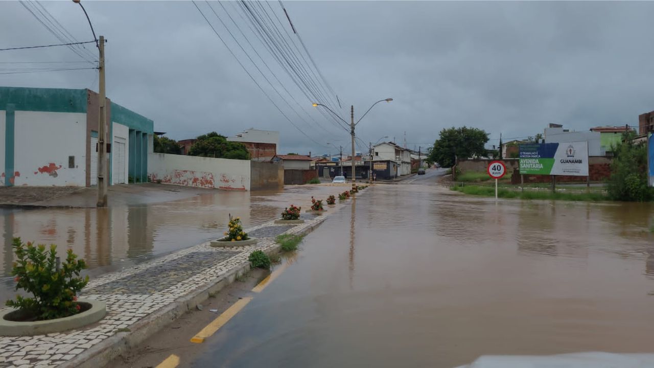 rio transborda em Guanambi