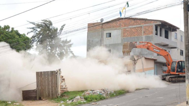 demoliçao prédio vitória da conquista