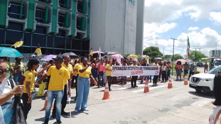 Greve servidores tercerizados educacao bahia