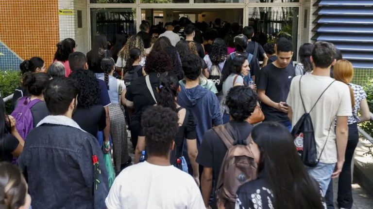Estudantes poderão consultar confirmação no Programa Pé-de-Meia a partir de quarta-feira