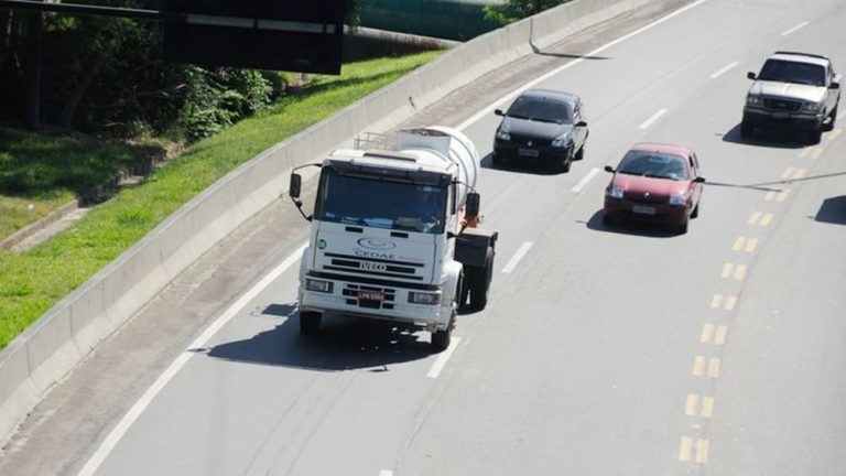 Motoristas sem exame toxicológico vão receber multa mesmo sem dirigir
