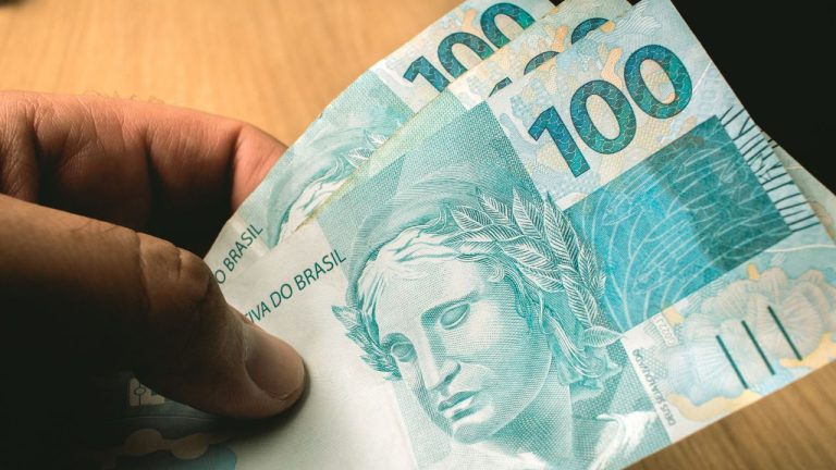 INSS paga segunda parcela do 13º a quem recebe acima do mínimo