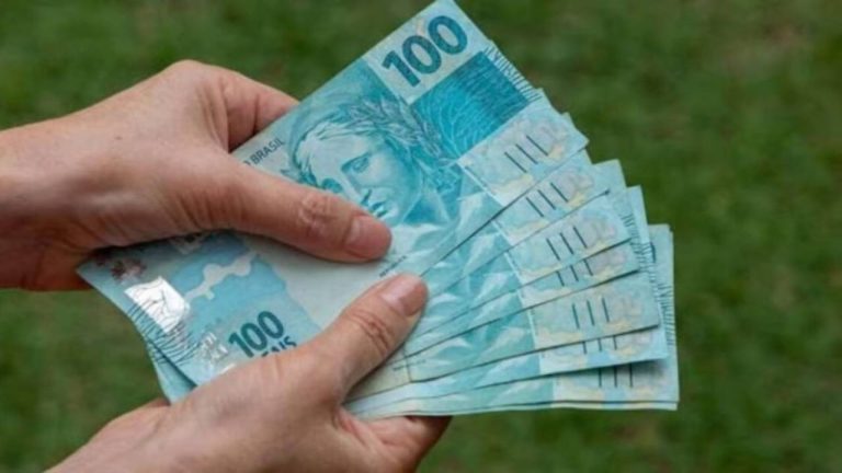 INSS começa a pagar 13º antecipado a quem recebe acima do mínimo