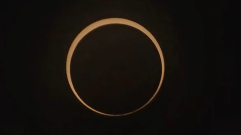 Eclipse total do Sol acontece nesta segunda; saiba como ver pela internet