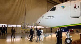 Azul vai receber 13 novos jatos Embraer 195-E2, maior avião comercial fabricado no Brasil