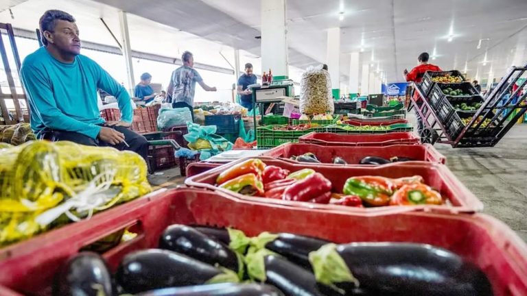 Batata, banana, laranja e melancia estão mais baratas