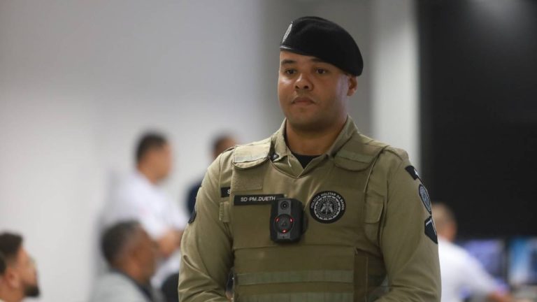 Câmeras corporais começam a ser implantadas nas forças policiais da Bahia