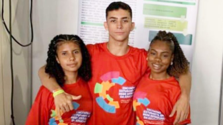 Estudantes de Candiba desenvolvem creme dental orgânico a base de vegetais da Caatinga